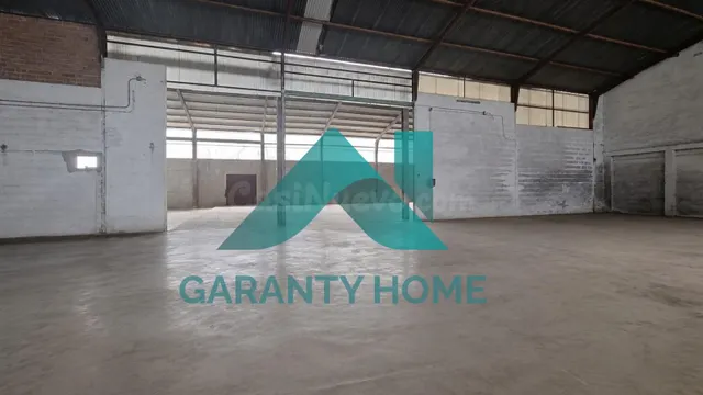 ESPECTACULAR PARCELA INDUSTRIAL CON DOS NAVES – JUNTO A LA A