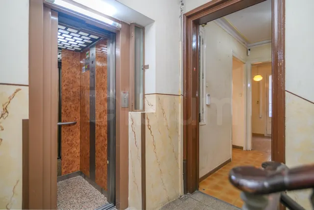 Espectacular vivienda esquinera con siete balcones frente al Mercat del Born — 37