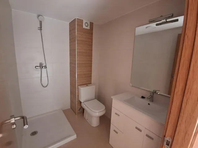 Piso a estrenar de 2 dormitorio con ascensor en el centro de Ribadeo – Cerca de las playas — 9