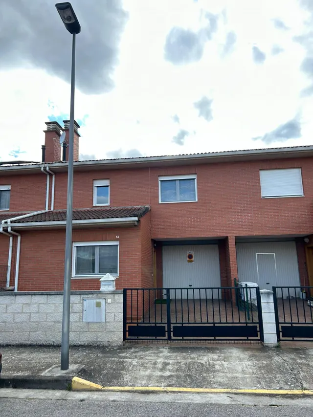 SE ALQUILA ADOSADO EN FUENTES NUEVAS — 32