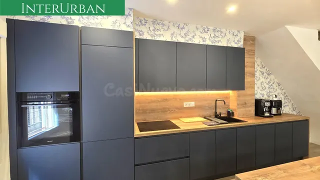 Oportunidad - Casa reformada con gran terraza y 3 dormitorio - foto 2