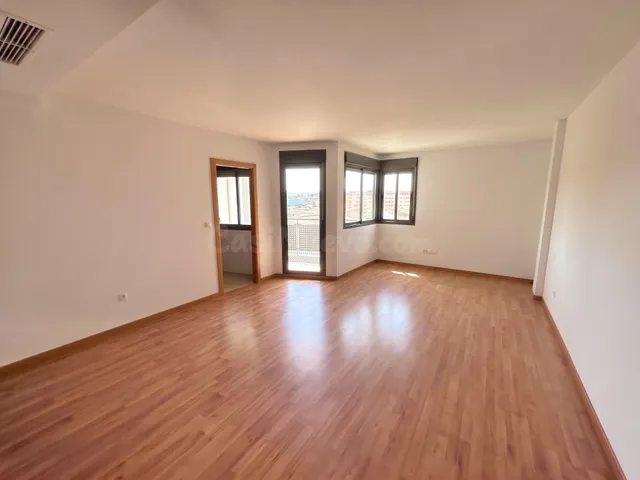 Vivienda de 2 habitaciones con garaje, trastero y piscina