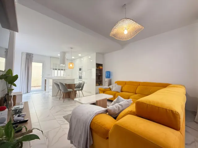 Casa adosada totalmente reformada de renta libre situada en una urbanización privada. — 13