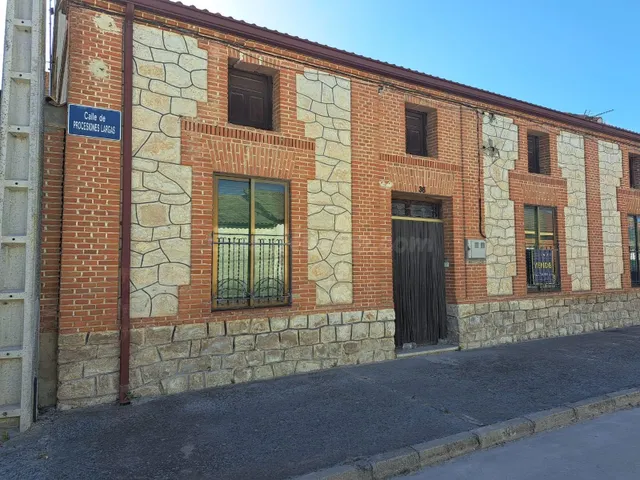 Casa en venta en Campo de Cuéllar. Amplia parcela. Ref.1952
