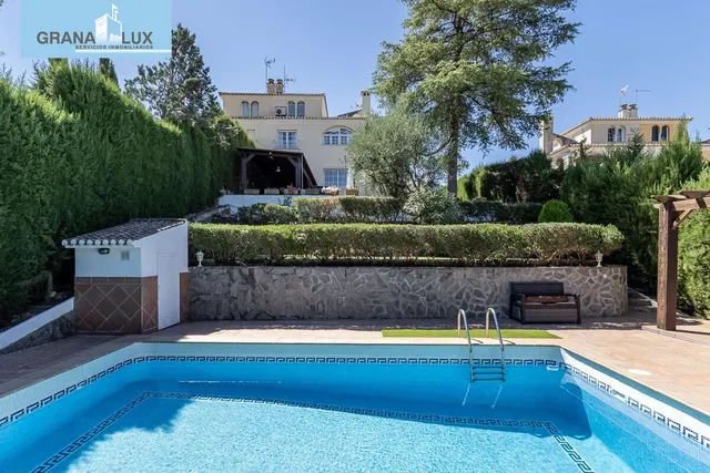 CASA PAREADA EN LA ZUBIA CON PISCINA, ZONA DE BARBACOA Y JAR - foto 4