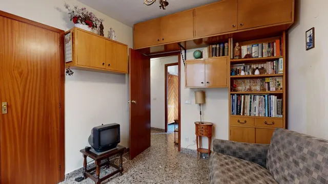 Amplia Vivienda en Avenida César Augusto con Garaje — 14