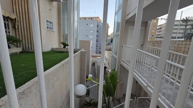 Vive frente al mar en este exclusivo piso en la Playa de Muchavista. — 47