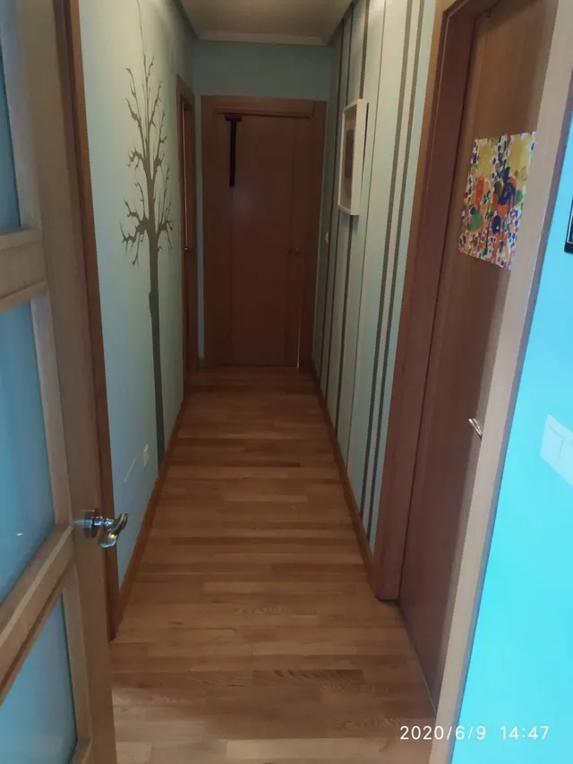 SE VENDE APARTAMENTO MUY LUMINOSO, COCINA AMERICANA, 3 HAB., 2 BAÑOS, ASCENSOR, GARAJE. PARA ENTRAR. — 6