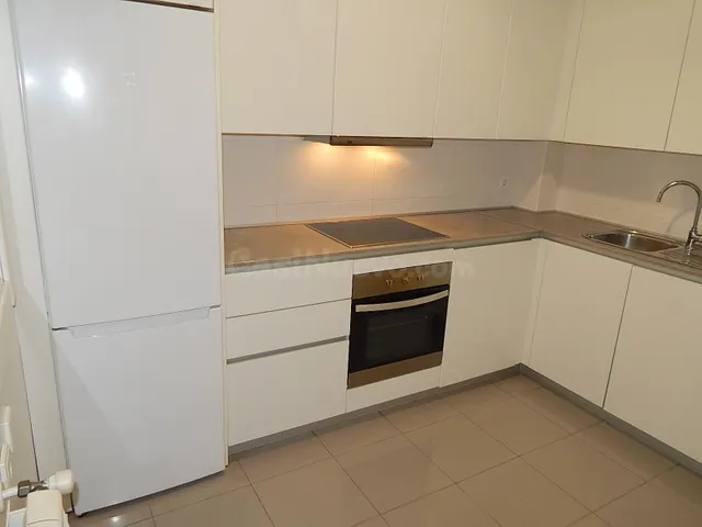 ETXEA vende piso en la Plaza de Castillo, 3 dormitorios, 2 baños, ascensor, 2ª altura — 5