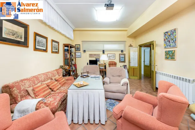 CHALET ADOSADO EN ZONA LA CALETA — 46