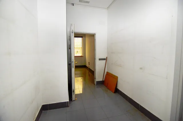 Urbis te ofrece un local en alquiler en zona Centro, Salamanca. — 30