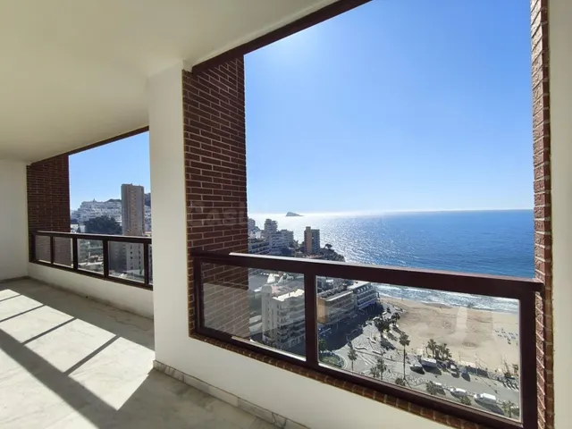 Fantástico apartamento en primera línea de playa en la cala 