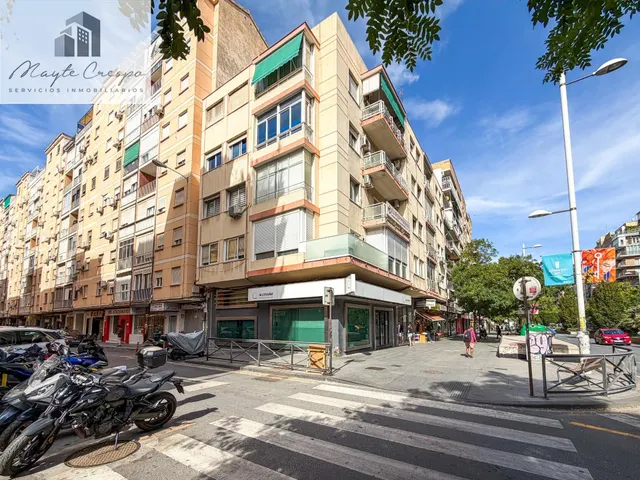 Piso de 3 Dorm. junto al parque Federico Garcia Lorca. — 24