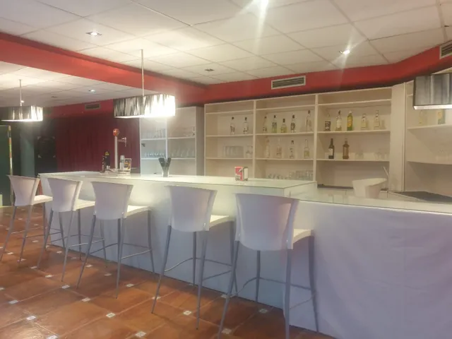 Local / Salón de fiestas en ZONA TURISTICA - — 12