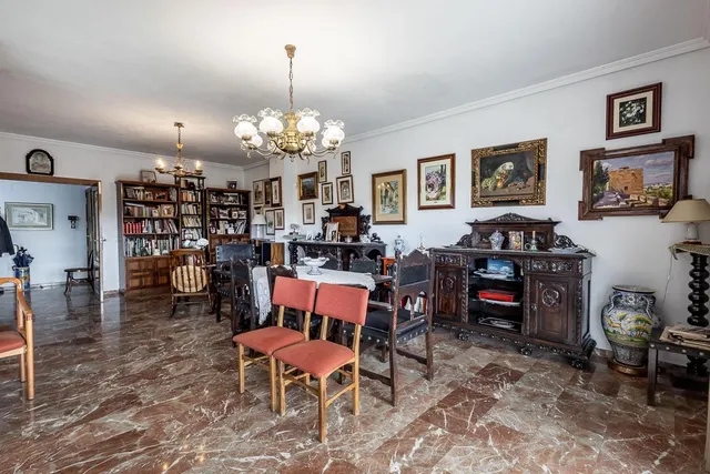 Pisazo en paseo del salón - Granada — 9