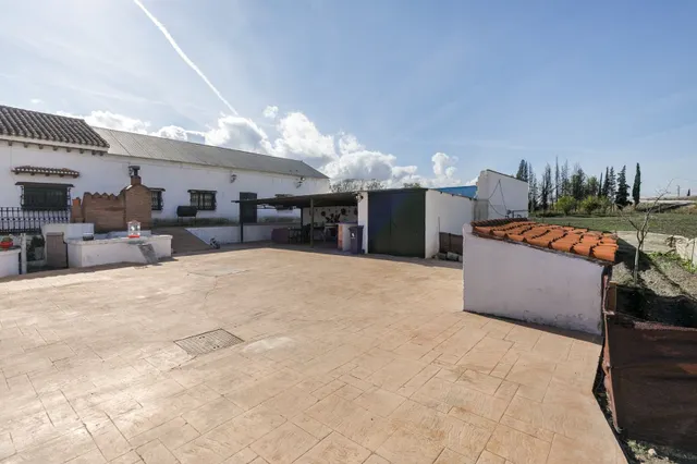 Cortijo grande más finca de 27000 metros — 16