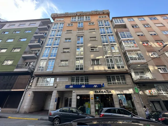 Piso de 2 habitaciones en calle Montero Ríos. Edificio del a - foto 2