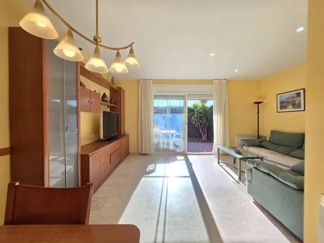 Chalet esquinero adosado en Vilafortuny — 18