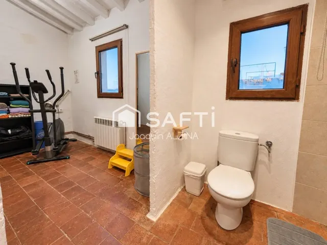 Casa céntrica con patio y 6 habitaciones en Mahón. — 24