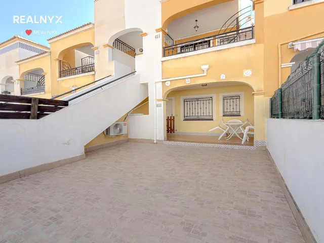 Dream Hills! Encantador Bungalow listo para entrar a vivir en urbanización exclusiva con preciosas zonas verdes y piscina comunitaria — 8