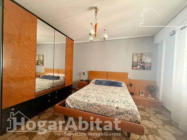 ¡En buena zona! Casa amplia y luminosa con gran terraza y balcón — 16