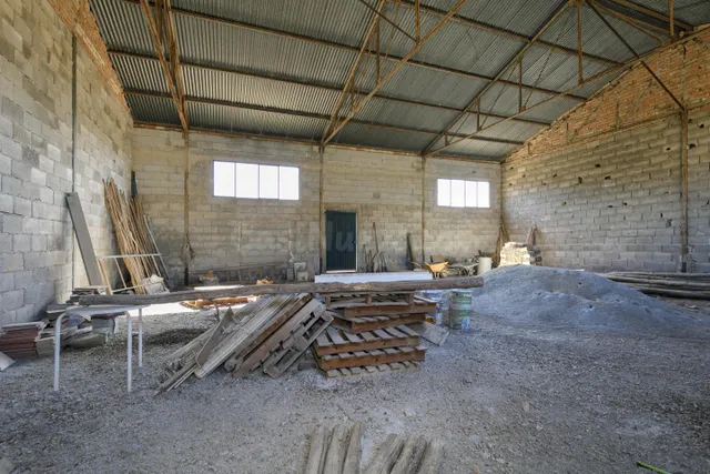 Nave industrial con amplio terreno urbano en Pulianas (Grana - foto 3