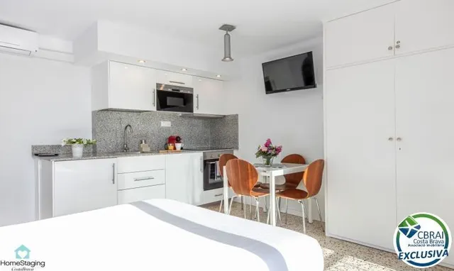 Amplio estudio con licencia turística a 50 m de la playa Empuriabrava — 4