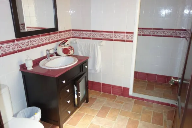 Casa nueva, 4 dormitorios, garaje , "próximo a centro" — 38