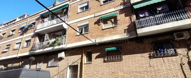 Se vende piso en Orio 21 de Badalona, Barcelona.