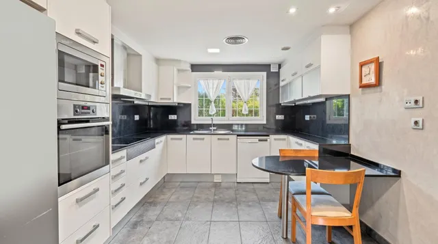 Exclusiva casa con piscina , ascensor y placas solares en llavaneres — 15