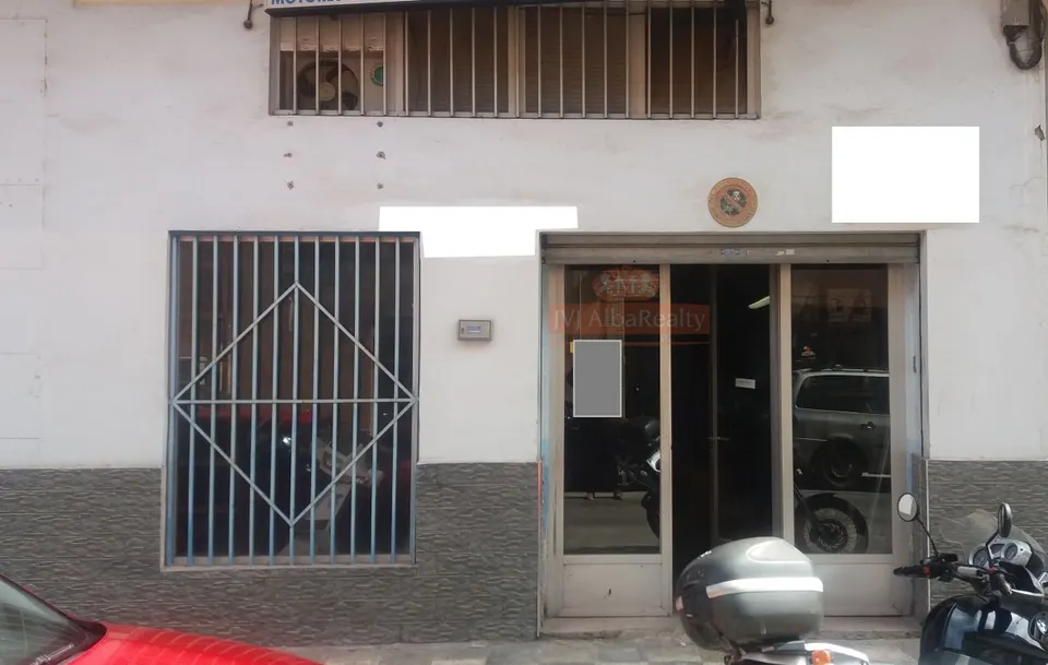 VENTA LOCAL COMERCIAL DE 123 M2 DE SUPERFICIE CON  OFICINAS Y ASEO