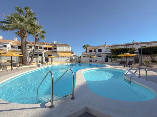 Torreblanca! Encantador bungalow reformado con 2 terrazas en urbanización exclusiva con 2 piscinas comunitarias — 2