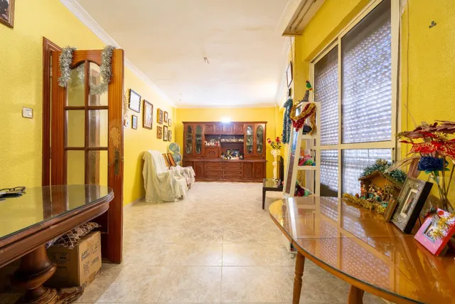 Vivienda en el centro de Almería para reformar. — 4