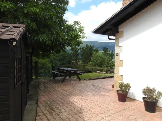 POSADA CON MUCHO ENCANTO EN CABUÉRNIGA.- — 9
