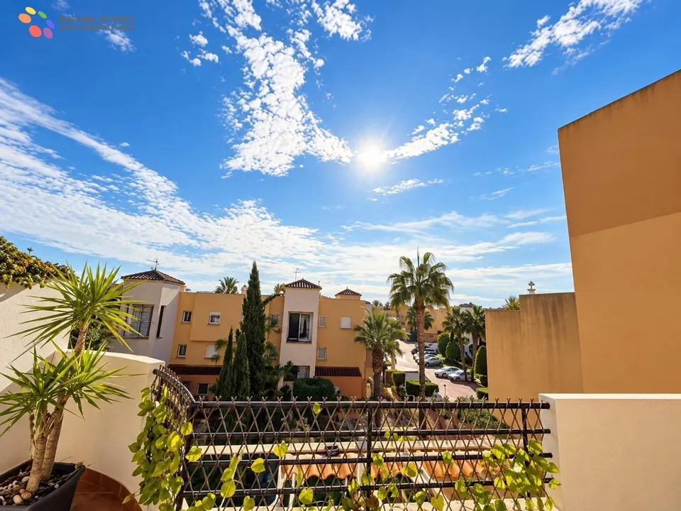 Precioso ático en exclusiva urbanización naturista!!