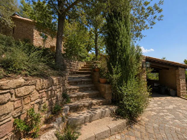 UNA MASIA D'ENCANT PER A VOSALTRES — 6