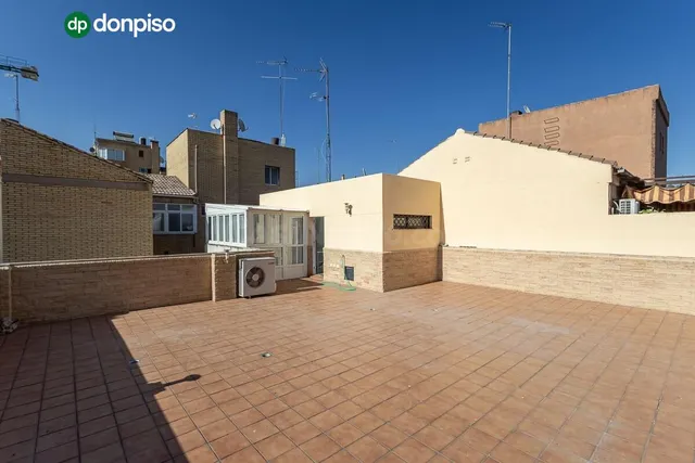 Ático dúplex junto Alhamar con 2 garajes y 2 trasteros — 3