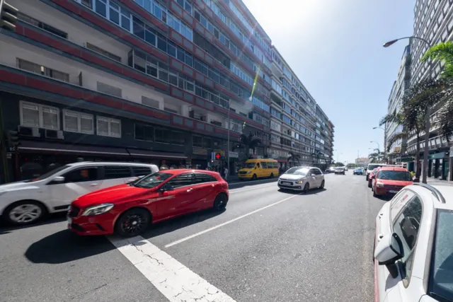 Local comercial de 200 m2 en Rafael Cabrera – Gran visibilidad y salida a dos calles — 24