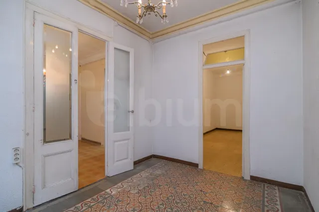 Espectacular vivienda esquinera con siete balcones frente al Mercat del Born — 15