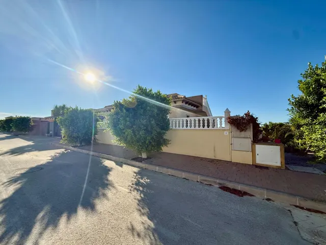 Espectacular villa independiente con piscina privada — 14