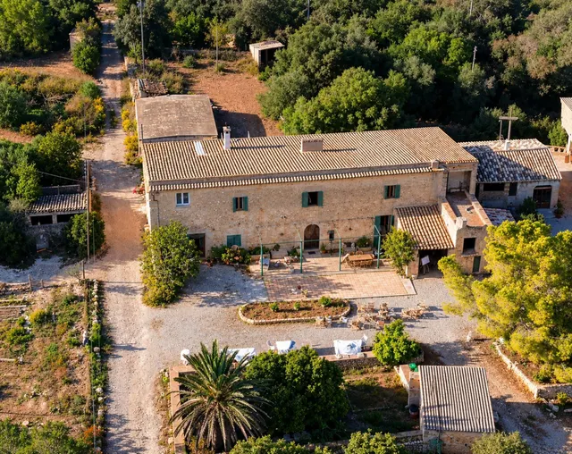 Alquería histórica de 1852 con más de 33.000 m2 en Porreres