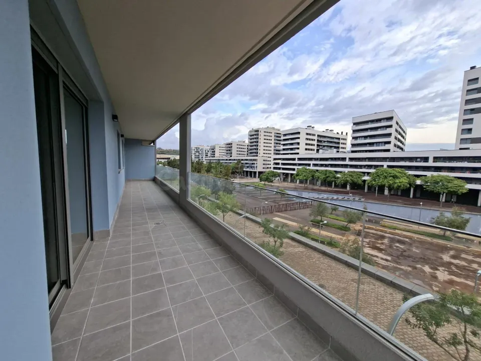 SE ALQUILA PISO DE OBRA NUEVA TODO EXTERIOR CON UNA TERRAZA DE  40 METROS EN LA ZONA DEL CANAL DE BADALONA