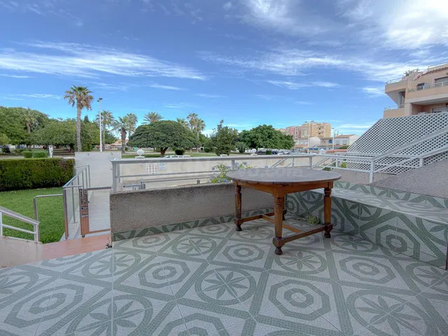 Frutales! Espectacular bungalow con 2 Amplias terrazas en urbanización exclusiva con piscina comunitaria (700 mts playa) — 2