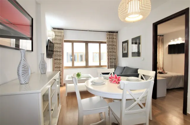 Apartamento de un dormitorio junto a la plaza del ayuntamien - foto 3