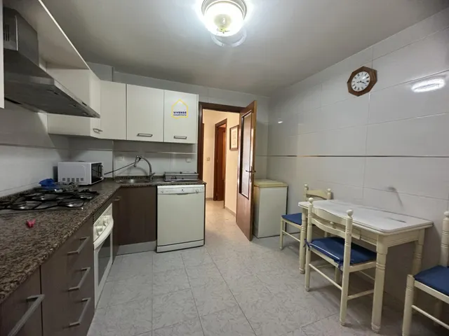 Piso de 4 dormitorios, patio y garaje a la venta en Cervantes — 8