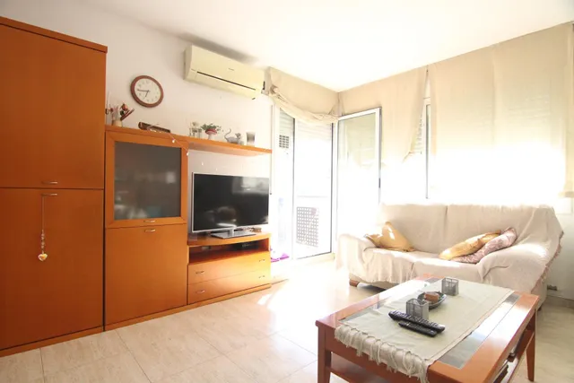 Amplio piso de 4 habitaciones con terraza y plaza de parking en la zona del lago de Olesa de Montserrat — 7