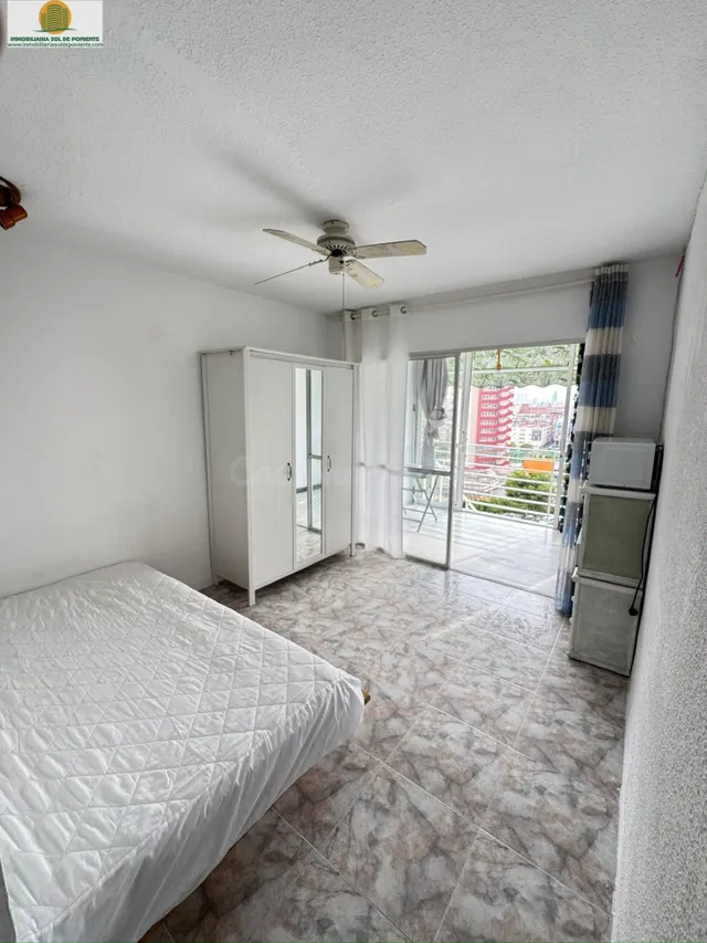 Estudio con piscina y vistas despejadas junto al centro de B