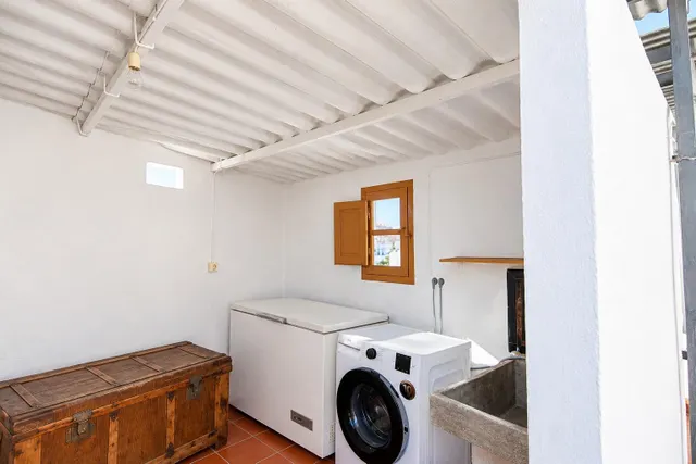 En venta casa pareada de 4 habitaciones, con patio y terraza, barriada las flores — 29