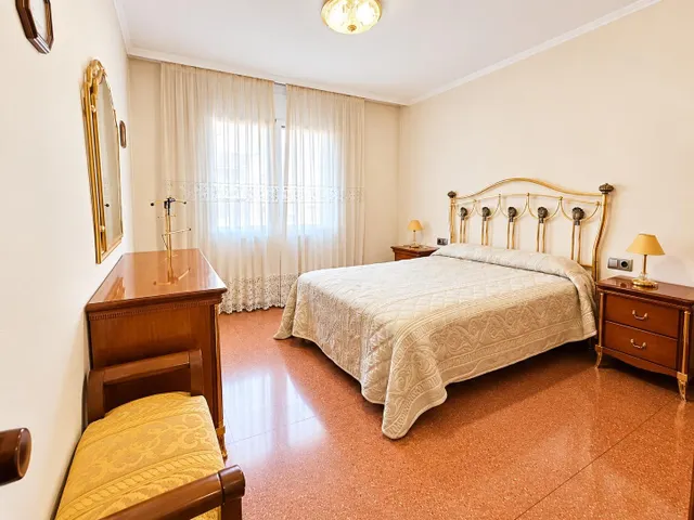 Piso de 4 habitaciones con ascensor en Manresa — 10
