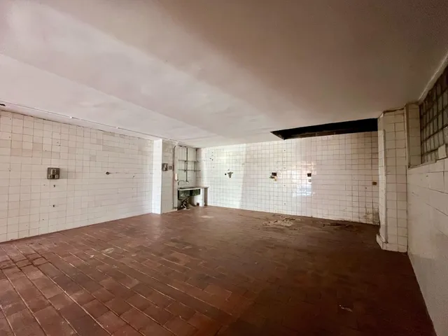 Local comercial con salida de humos, montacargas y alta rent - foto 4